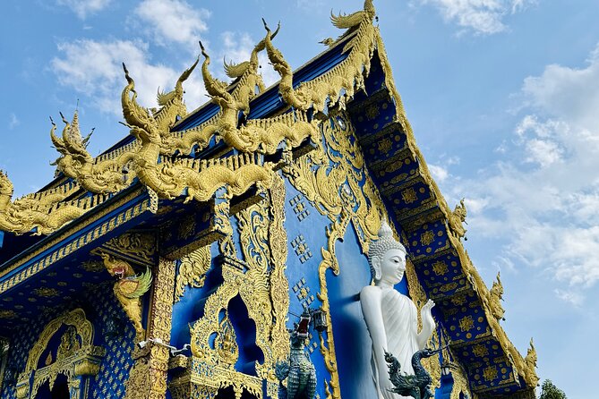 Visit Chiang Rai Temples and Lalitta Cafe from Chiang Mai - Lunch, water, and what costs extra