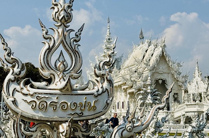 Visit Chiang Rai Temples and Lalitta Cafe from Chiang Mai - The optional Karen village: a complicated extra stop
