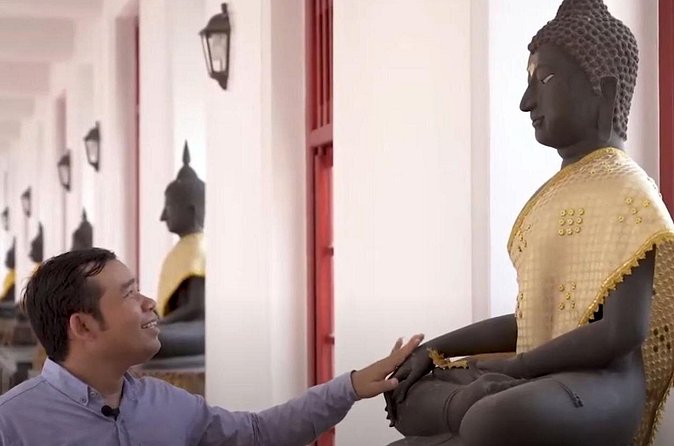 Visit temples in and around Bangkok with a former monk of 10 years - Golden images, old city halls, and central Bangkok