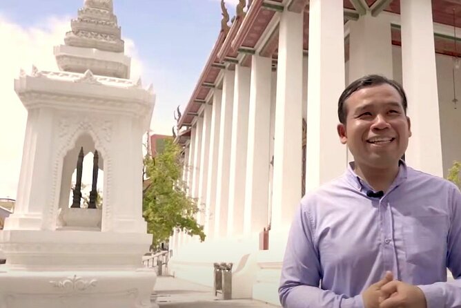 Visit temples in and around Bangkok with a former monk of 10 years - Clothing, walking, and the pace of the day