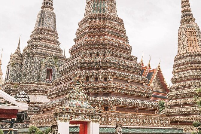 Visit Wat Pho and Wat Arun with Local Expert - Crossing to Wat Arun beside the Chao Phraya