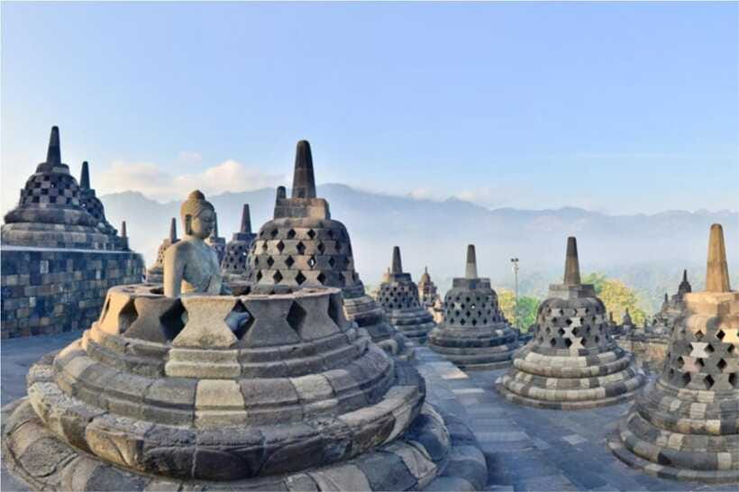 Yogyakarta: Borobudur 5-hour Tour with Climb-up & Transfers - Mendut and Pawon as optional additions