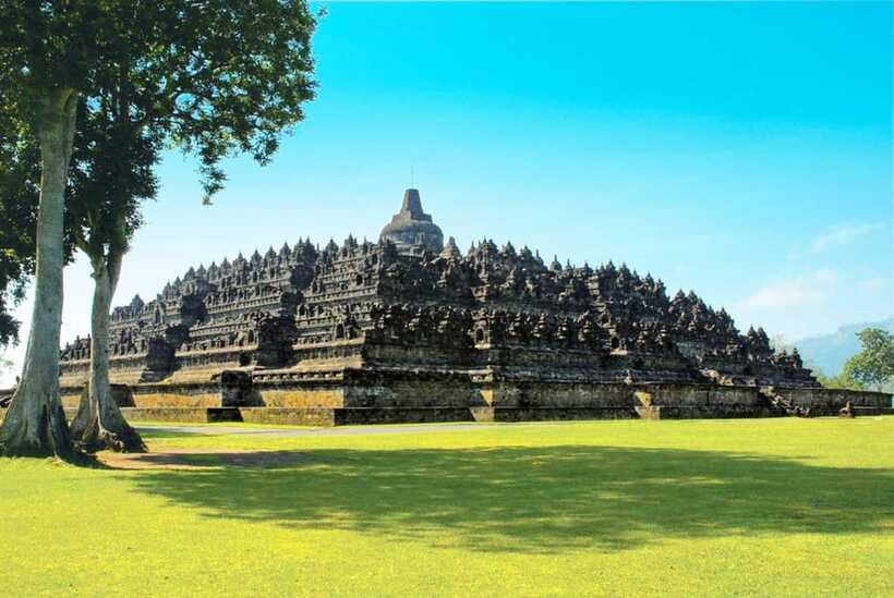 Yogyakarta: Borobudur 5-hour Tour with Climb-up & Transfers - Is $25 good value?