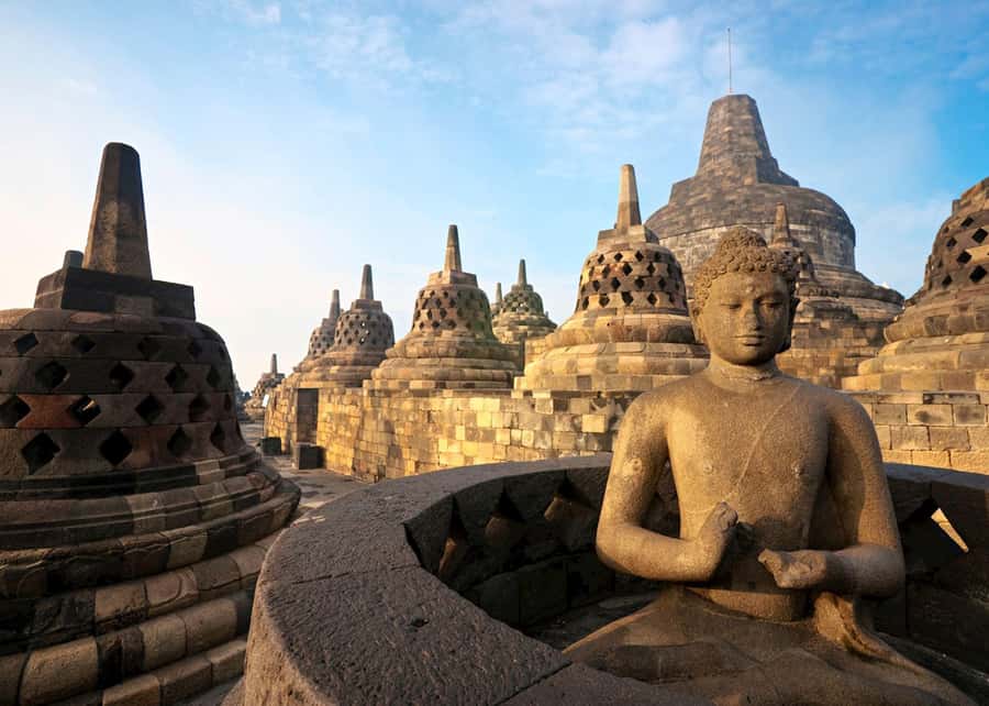Yogyakarta: Borobudur and Prambanan Private Tour - Pawon and Mendut add the missing context