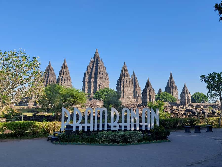 Yogyakarta: Borobudur and Prambanan Private Tour - Borobudur: the main event and the upper-level climb