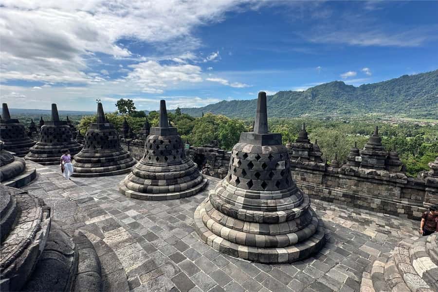 Yogyakarta: Borobudur Sunrise (Climb-up Assured) & Prambanan - Key points to know before booking