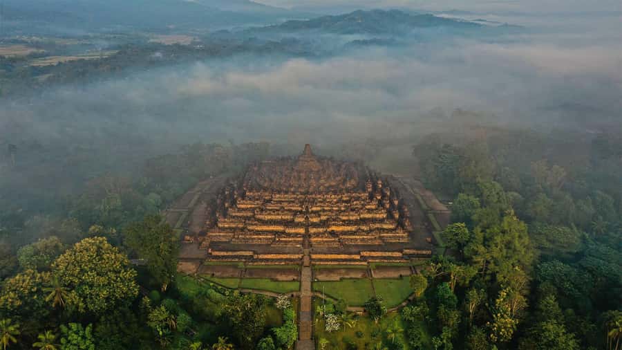 Yogyakarta: Borobudur sunrise(guarantee climb up)& Prambanan - Why these two temples belong in the same day