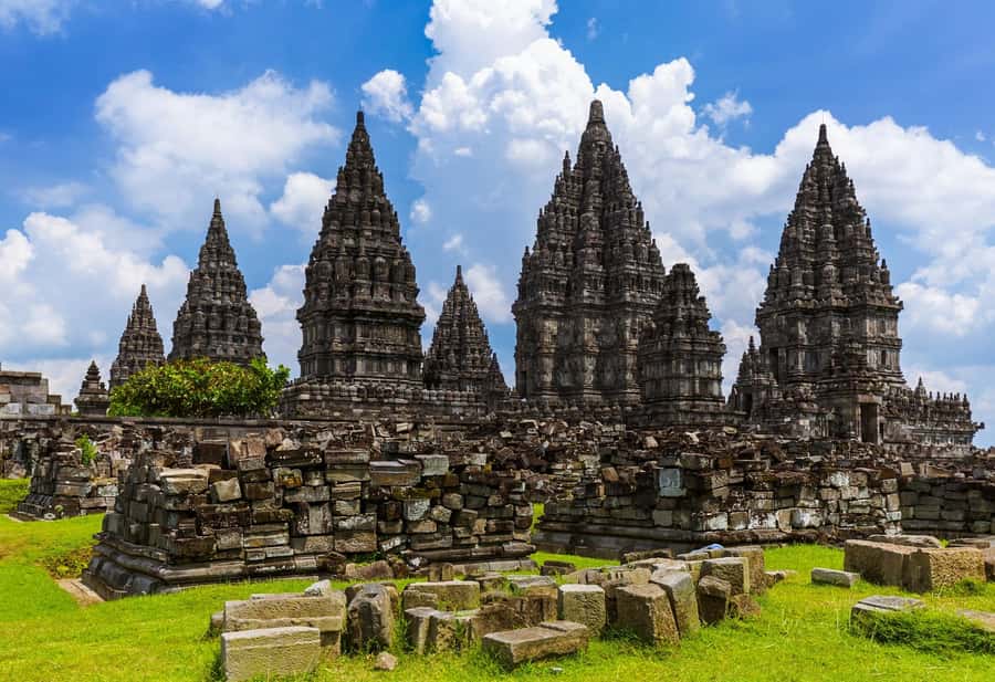 Yogyakarta: Borobudur sunrise(guarantee climb up)& Prambanan - Climbing Borobudur at sunrise