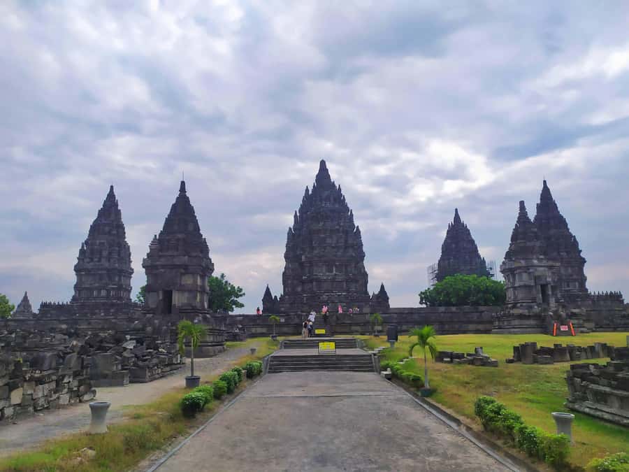 Yogyakarta: Borobudur sunrise(guarantee climb up)& Prambanan - The Stumbu Hill ticket and changing viewpoints