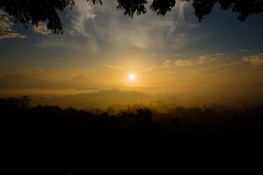 Yogyakarta: Borobudur sunrise(guarantee climb up)& Prambanan - How the day feels in practice