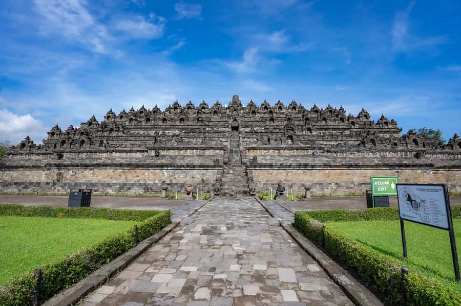 Yogyakarta: Borobudur Sunrise & Prambanan ClimbUp Guarantee - Prambanan: Shiva, Vishnu, Brahma, and the Ramayana