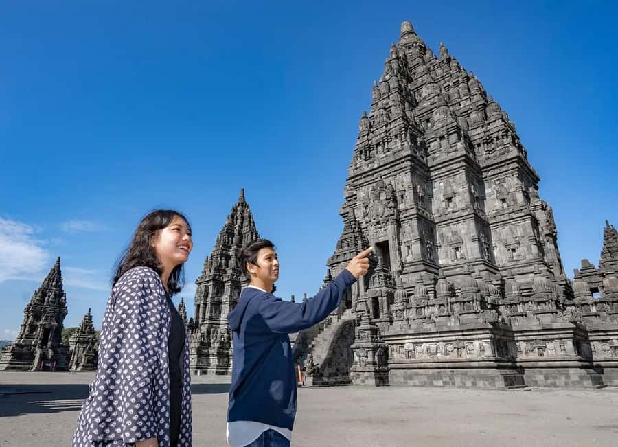 Yogyakarta: Borobudur Sunrise & Prambanan ClimbUp Guarantee - The guide and driver make the difference