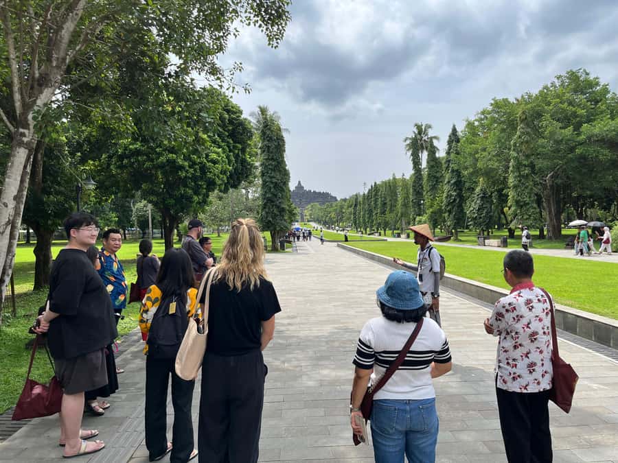 Yogyakarta: Borobudur Sunrise & Prambanan ClimbUp Guarantee - Who should book this experience?