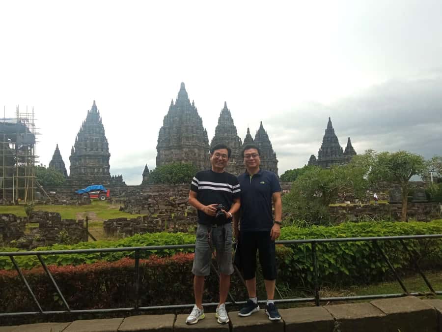 Yogyakarta: Borobudur sunset(guarantee climb up) & Prambanan - Who gets the most from this tour