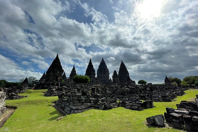 Yogyakarta: Borobudur Temple Climb Up and Prambanan Temple Tour - Borobudur: the day’s main event