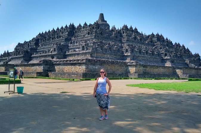 Yogyakarta: Borobudur Temple Climb Up and Prambanan Temple Tour - Sewu Temple: the close-by extra stop