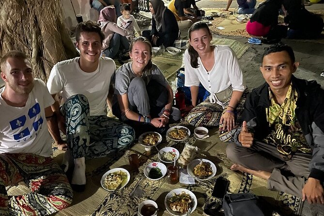 Yogyakarta: Borobudur Top Access & Prambanan Temple Private Tour - What kind of guide should you expect?