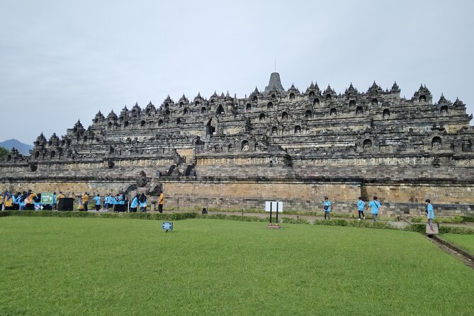 Yogyakarta: Borobudur Top Access & Prambanan Temple Private Tour - Prambanan: tall towers and a Monday restriction