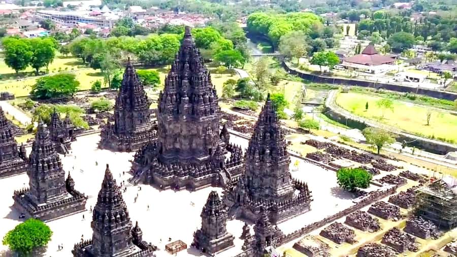Yogyakarta : prambanan temple sunset with expert local guide - Meeting your local Prambanan guide