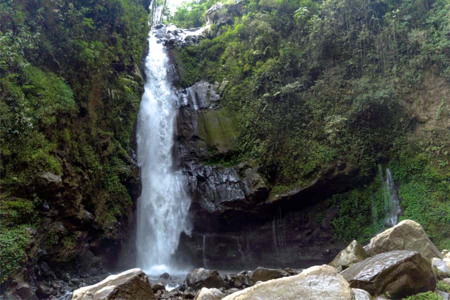 Yogyakarta: Selogriyo Temple, Rice Terraces & Waterfall Tour - Kedung Kayang Waterfall and the steep return climb