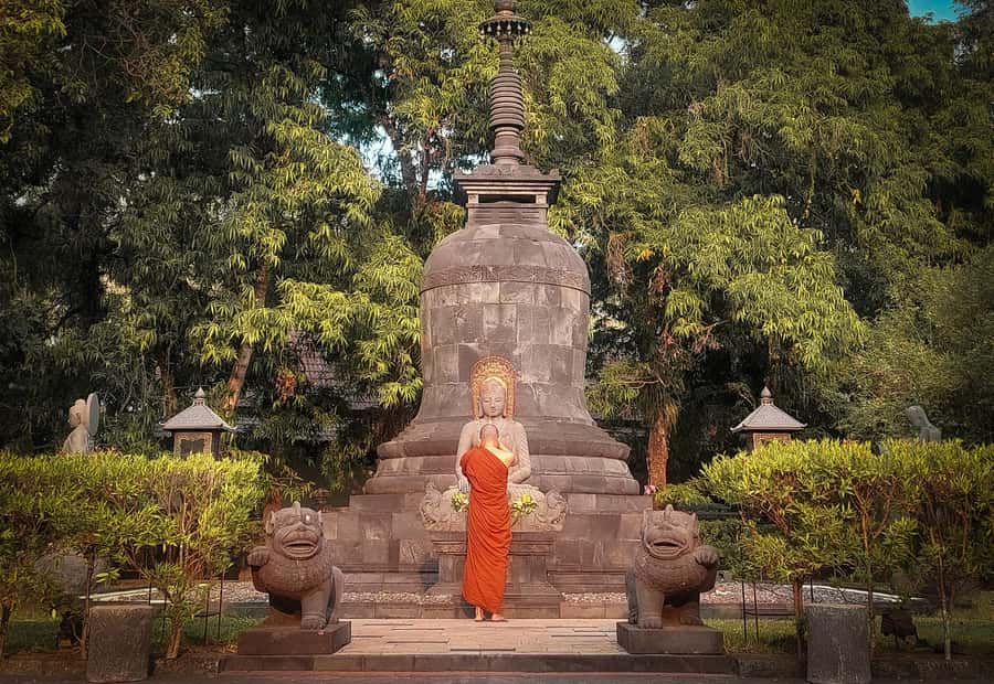 Yogyakarta: Sunrise Borobudur & Prambanan, with lunch option - The quiet extras that can improve the morning